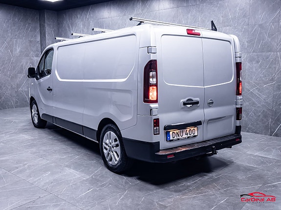 Nissan NV300 5 of 5