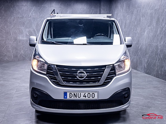 Nissan NV300 2 of 5
