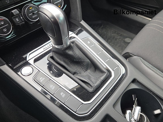 Volkswagen Passat Alltrack 11 of 14