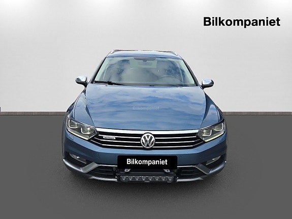 Volkswagen Passat Alltrack 2 of 14