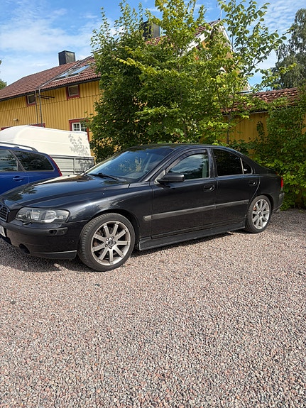 Volvo S60 4 of 5
