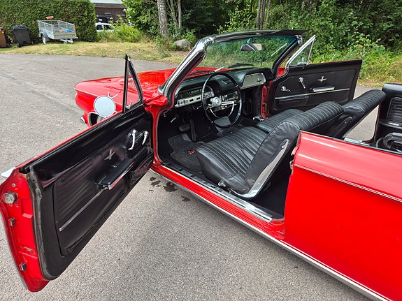 Chevrolet Corvair 8 of 15