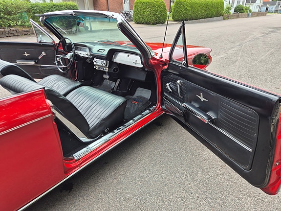 Chevrolet Corvair 9 of 15