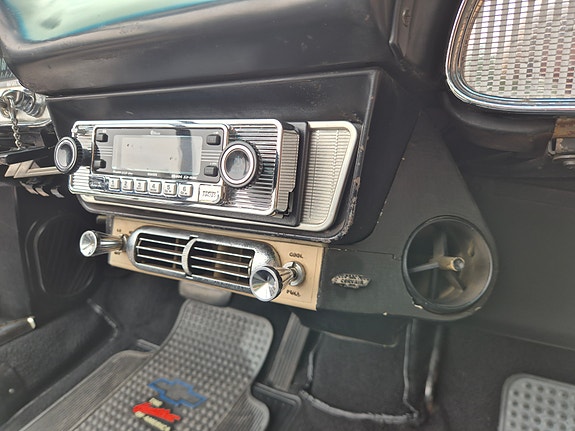 Chevrolet Corvair 13 of 15