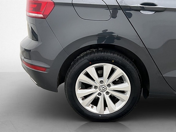 Volkswagen Golf Sportsvan 28 of 29
