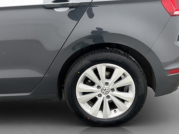 Volkswagen Golf Sportsvan 27 of 29