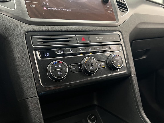 Volkswagen Golf Sportsvan 23 of 29