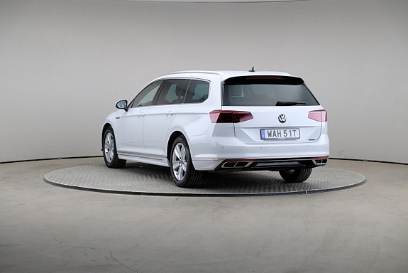 Volkswagen Passat 2 of 30