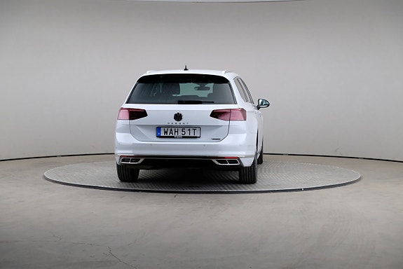 Volkswagen Passat 5 of 30