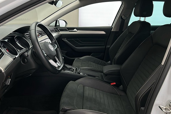 Volkswagen Passat 10 of 30