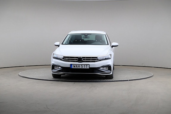 Volkswagen Passat 3 of 30
