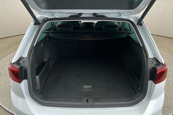 Volkswagen Passat 14 of 30