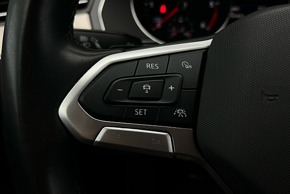 Volkswagen Passat 25 of 30