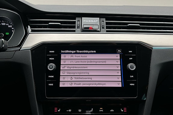 Volkswagen Passat 24 of 30