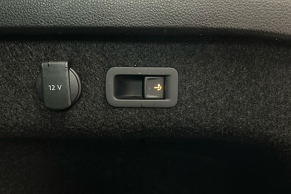 Volkswagen Passat 16 of 30