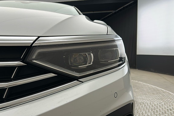 Volkswagen Passat 11 of 30
