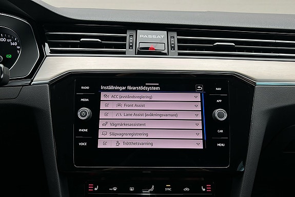 Volkswagen Passat 23 of 30