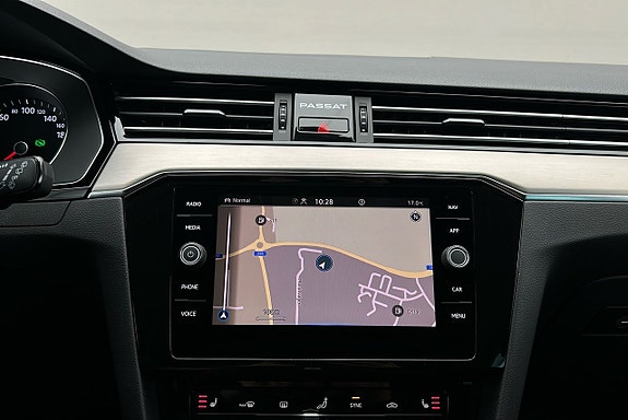 Volkswagen Passat 8 of 30