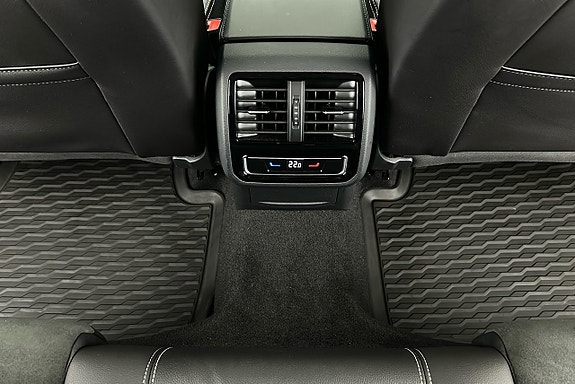 Volkswagen Passat 21 of 30