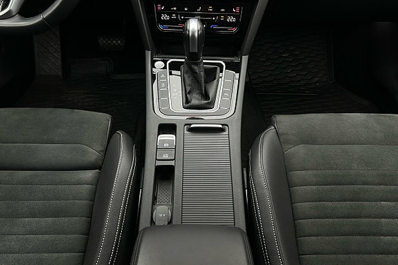 Volkswagen Passat 9 of 30