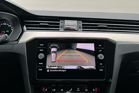 Volkswagen Passat 26 of 30