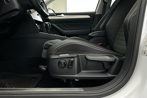 Volkswagen Passat 18 of 30