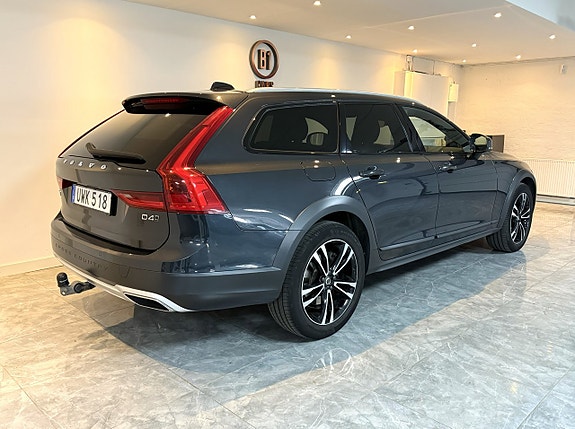 Volvo V90 Cross Country 4 of 5