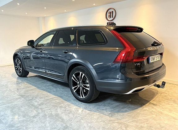 Volvo V90 Cross Country 3 of 5
