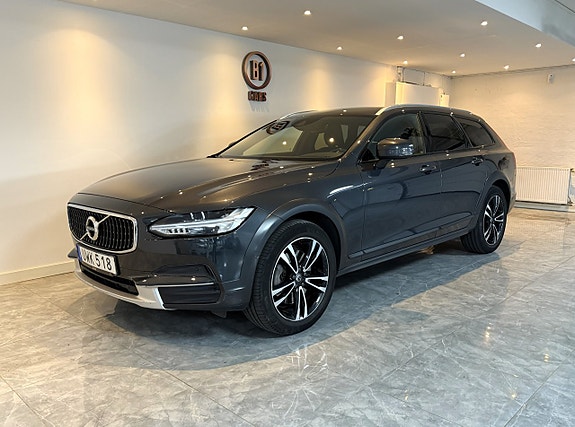 Volvo V90 Cross Country 2 of 5