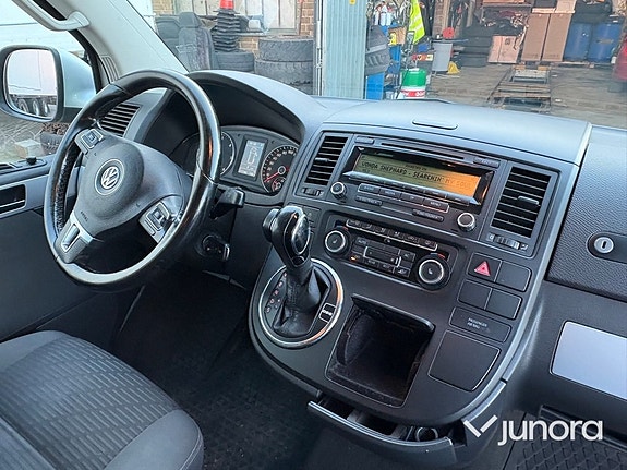 Volkswagen Multivan 9 of 13