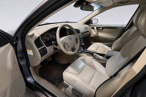 Volvo V70 11 of 23
