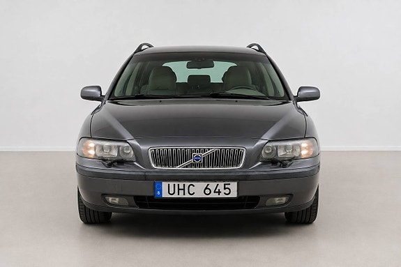 Volvo V70 4 of 5