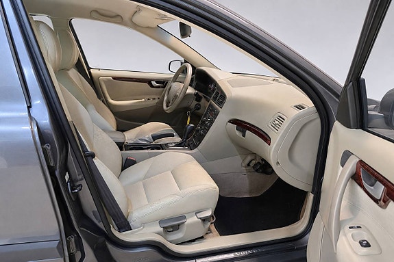 Volvo V70 13 of 23