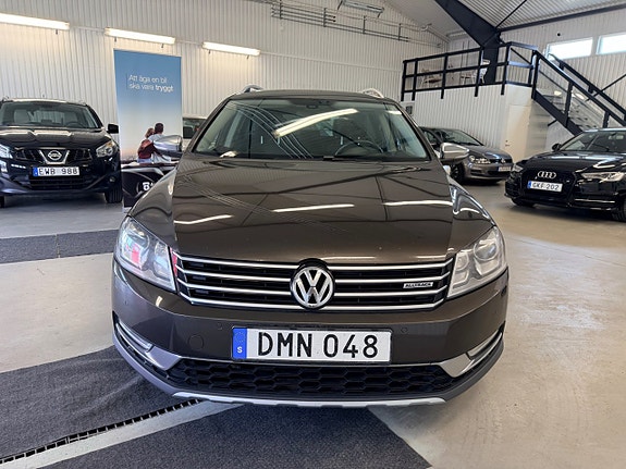 Volkswagen Passat Alltrack 2 of 5