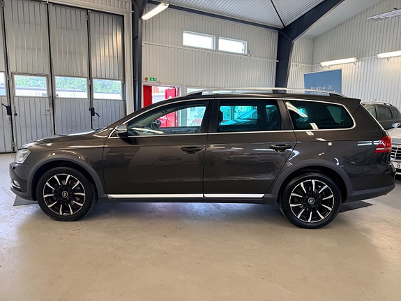 Volkswagen Passat Alltrack 3 of 5
