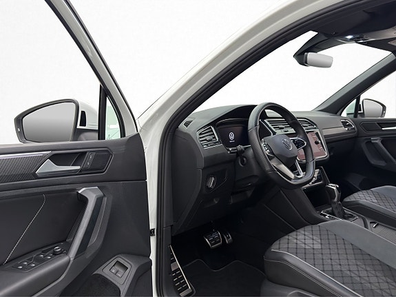 Volkswagen Tiguan 11 of 30