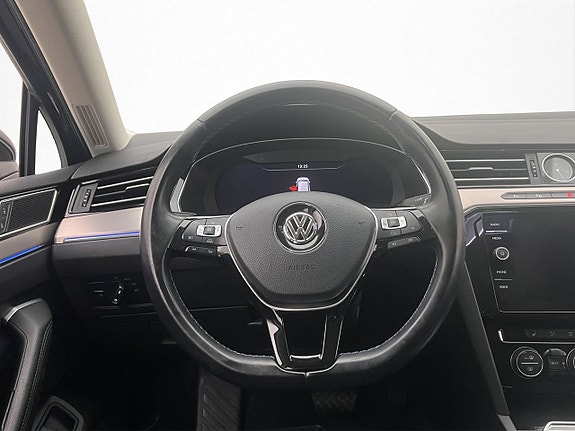 Volkswagen Passat 14 of 30