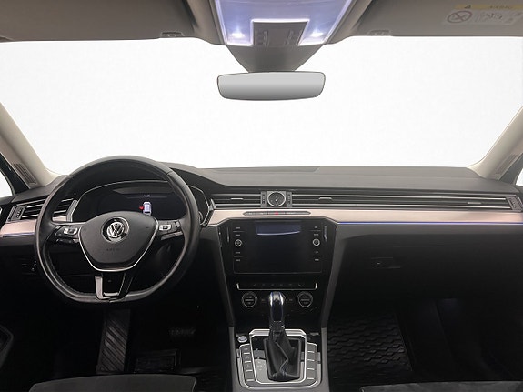 Volkswagen Passat 25 of 30