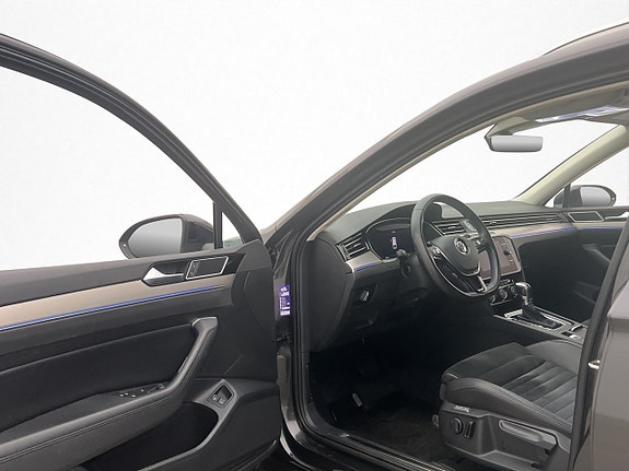 Volkswagen Passat 11 of 30