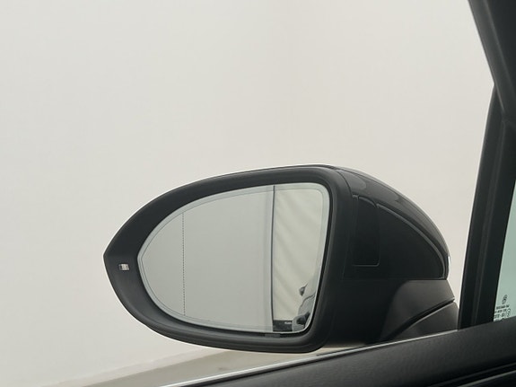 Volkswagen Passat 10 of 30