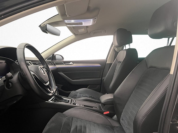 Volkswagen Passat 12 of 30
