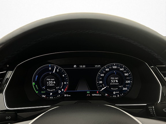 Volkswagen Passat 18 of 30
