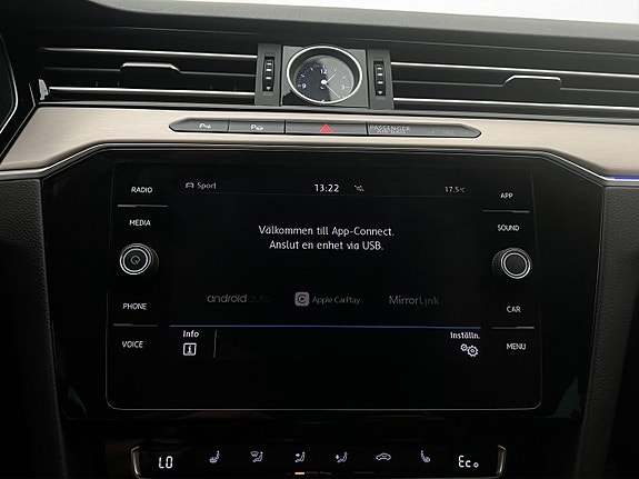 Volkswagen Passat 21 of 30