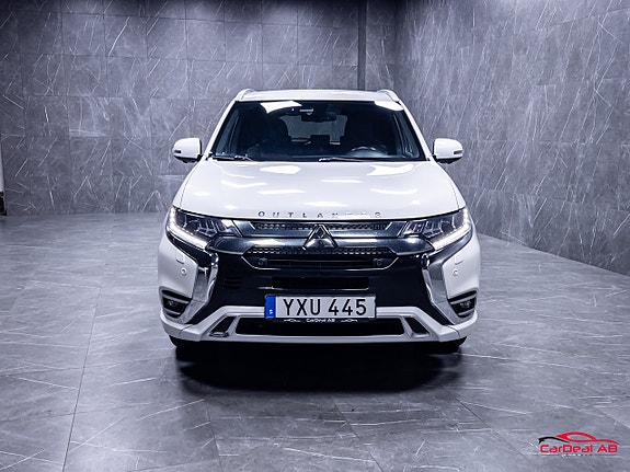 Mitsubishi Outlander 2 of 5