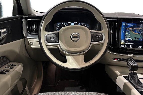 Volvo XC60 11 of 26