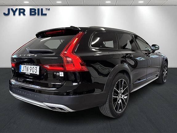 Volvo V90 Cross Country 3 of 5