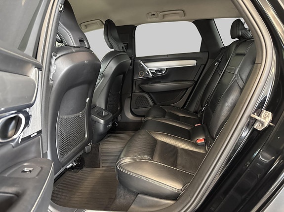 Volvo V90 Cross Country 9 of 30