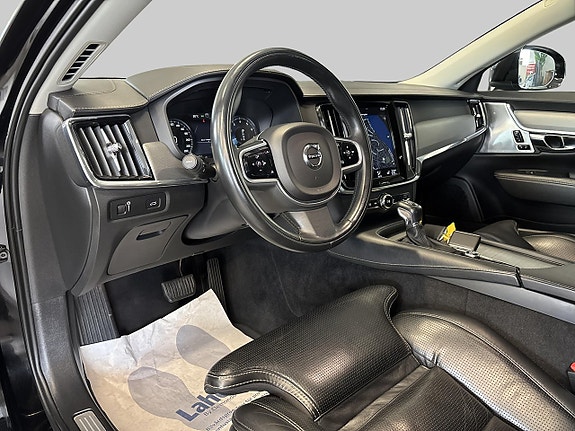 Volvo V90 Cross Country 8 of 30