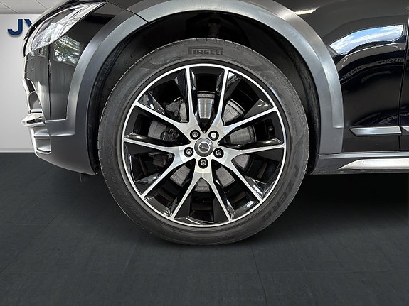 Volvo V90 Cross Country 17 of 30
