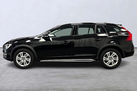 Volvo V60 Cross Country 2 of 5